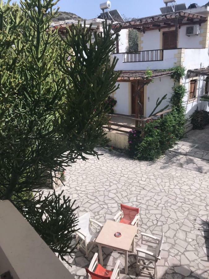 Vrisi Apartments & Villa Pitsidia Eksteriør billede